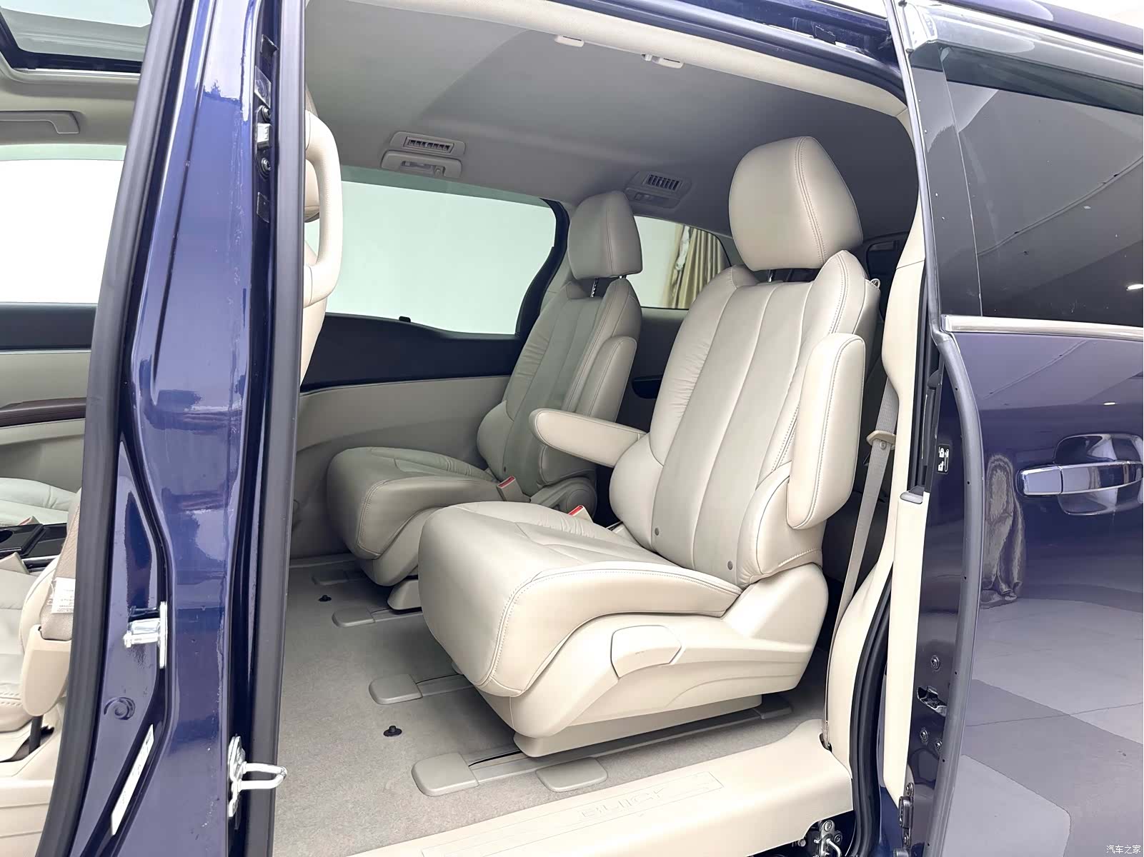 Buick GL8, 2016 10