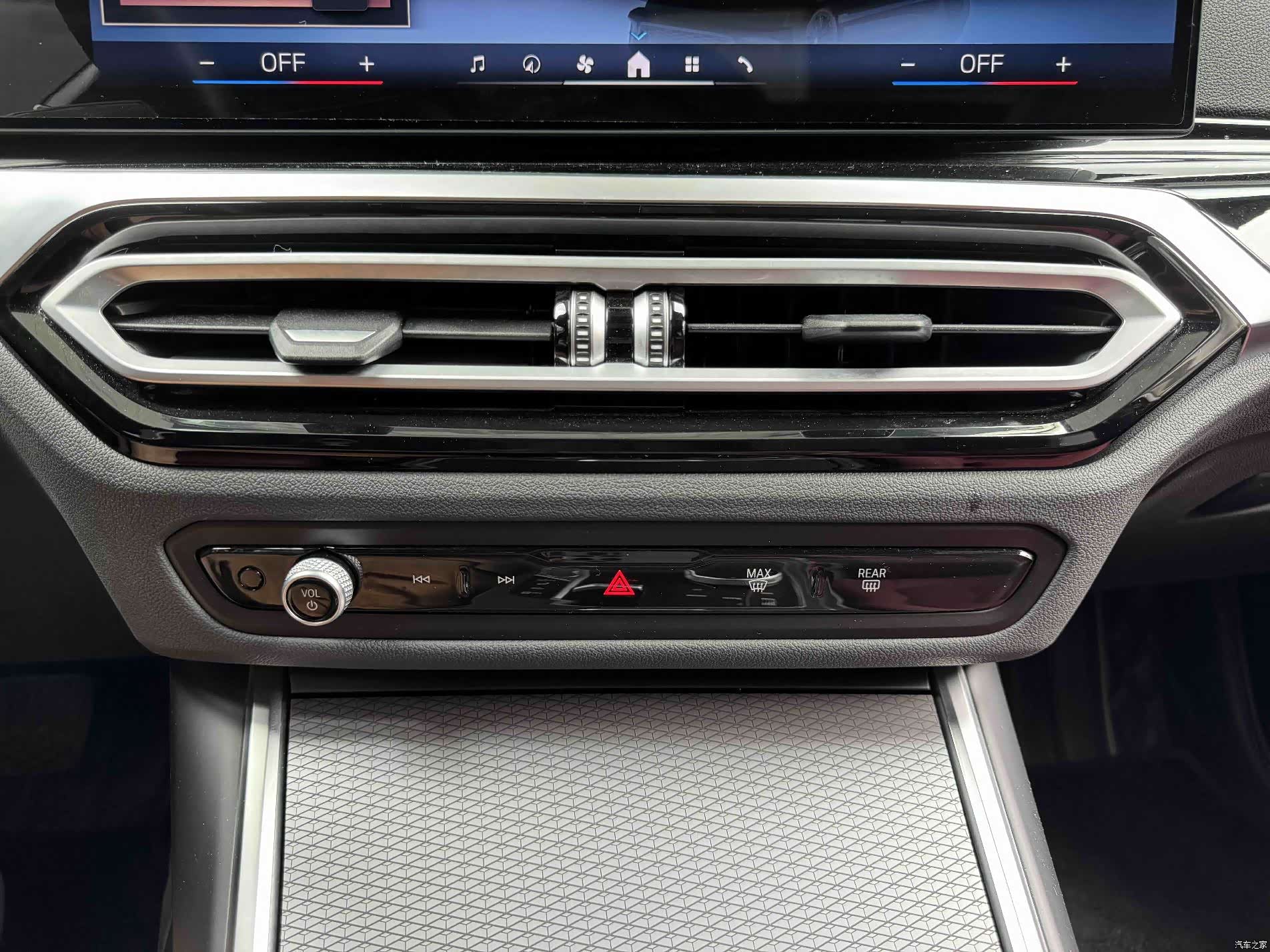 BMW 3 Series, 2024 11