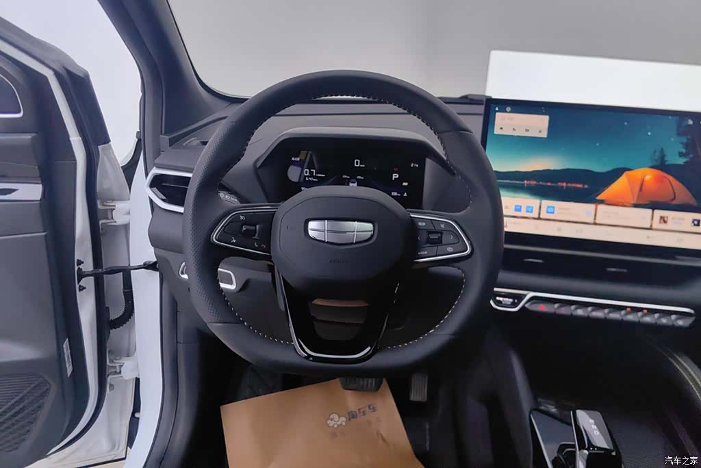 Geely Coolray, 2025 15