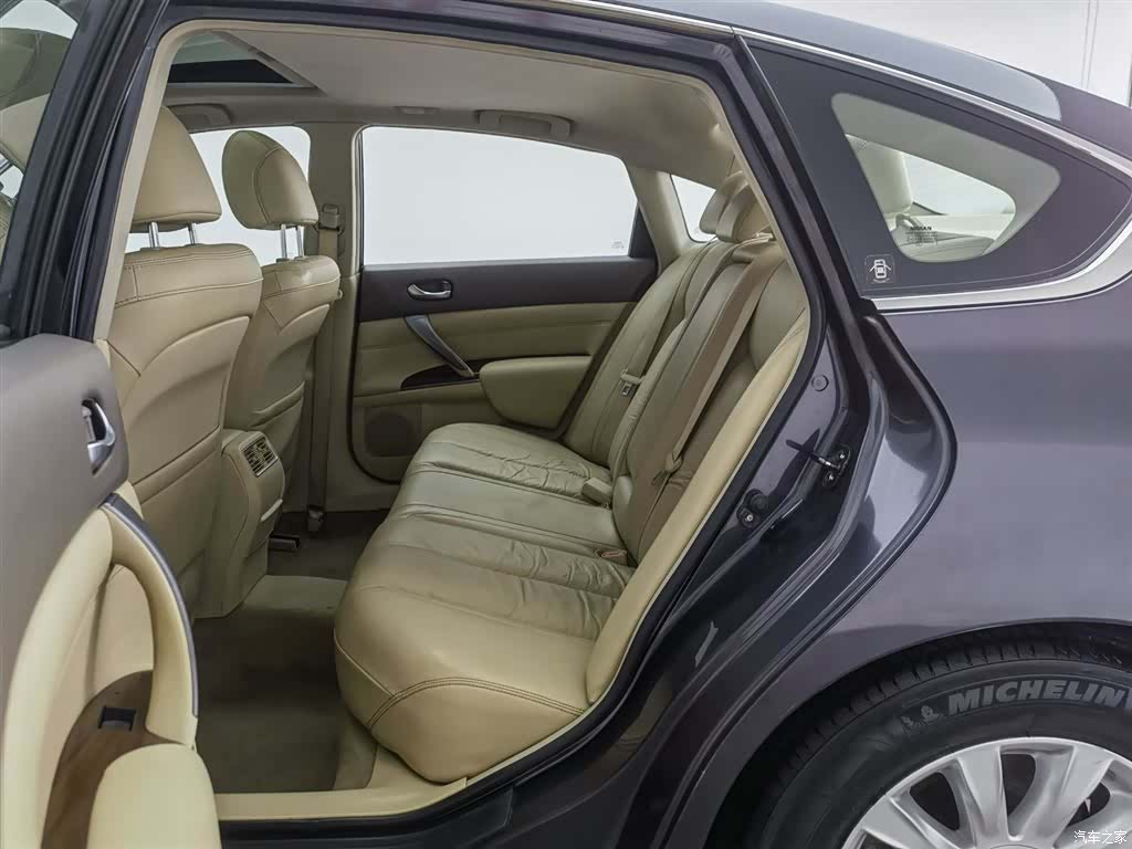 Nissan Teana, 2010 15