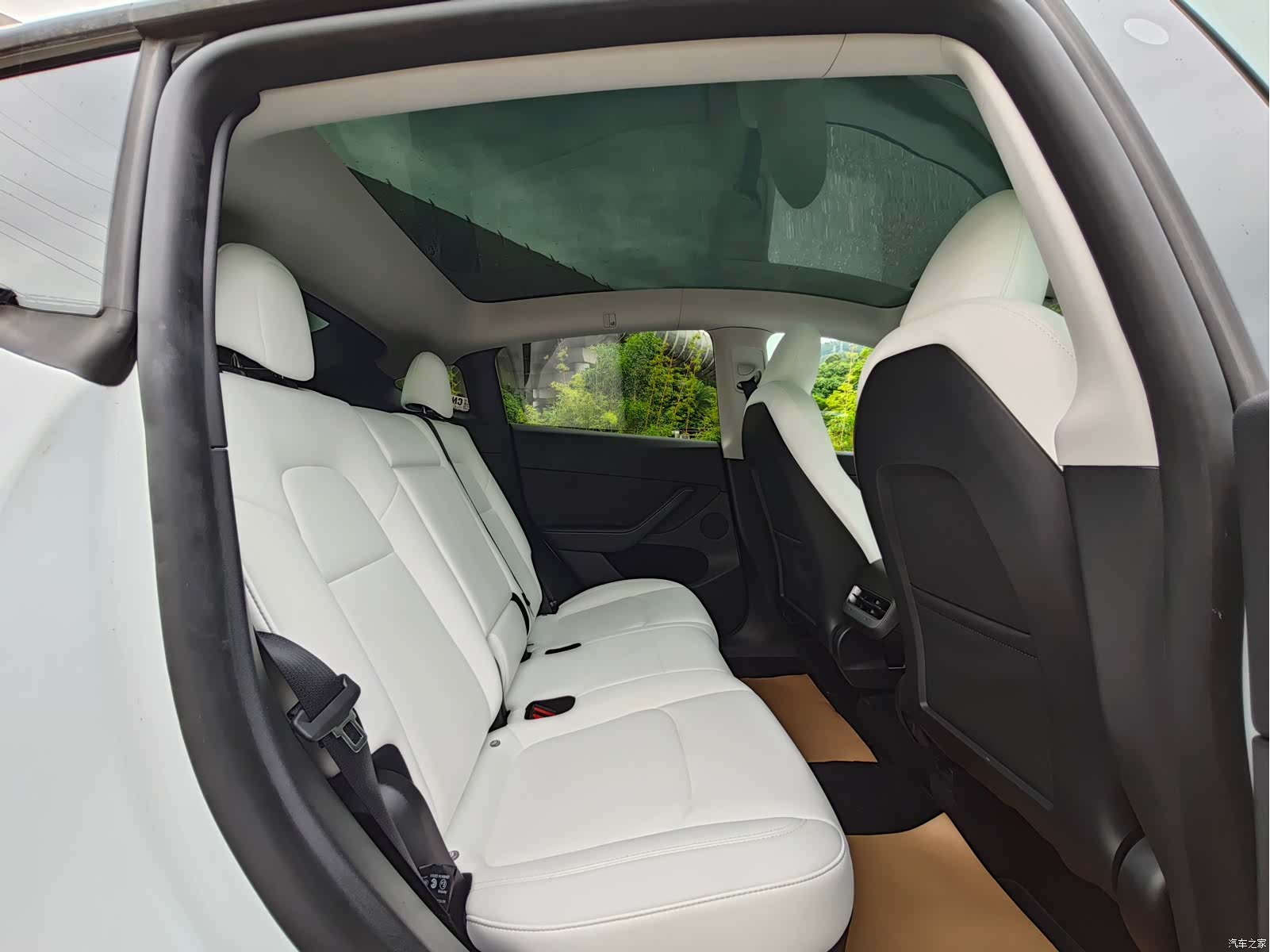 Tesla Model Y, 2024 14