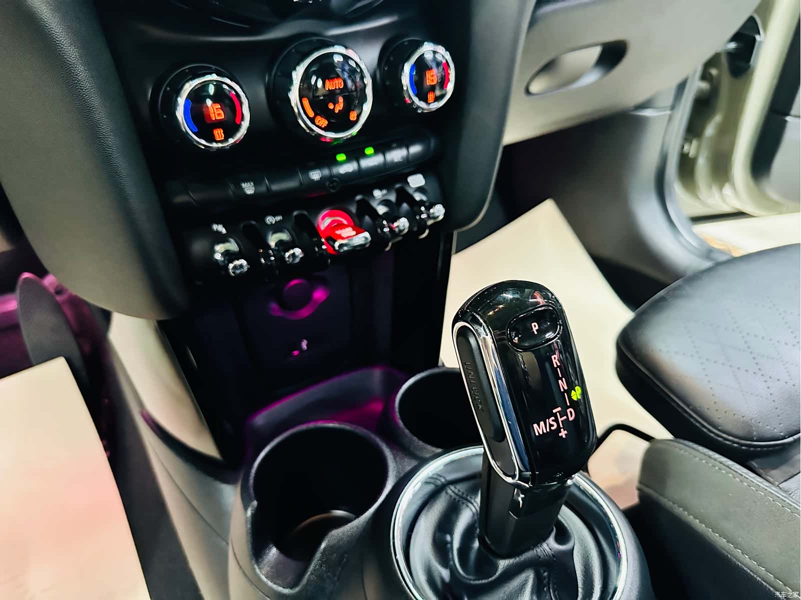 Mini Cooper, 2020 33
