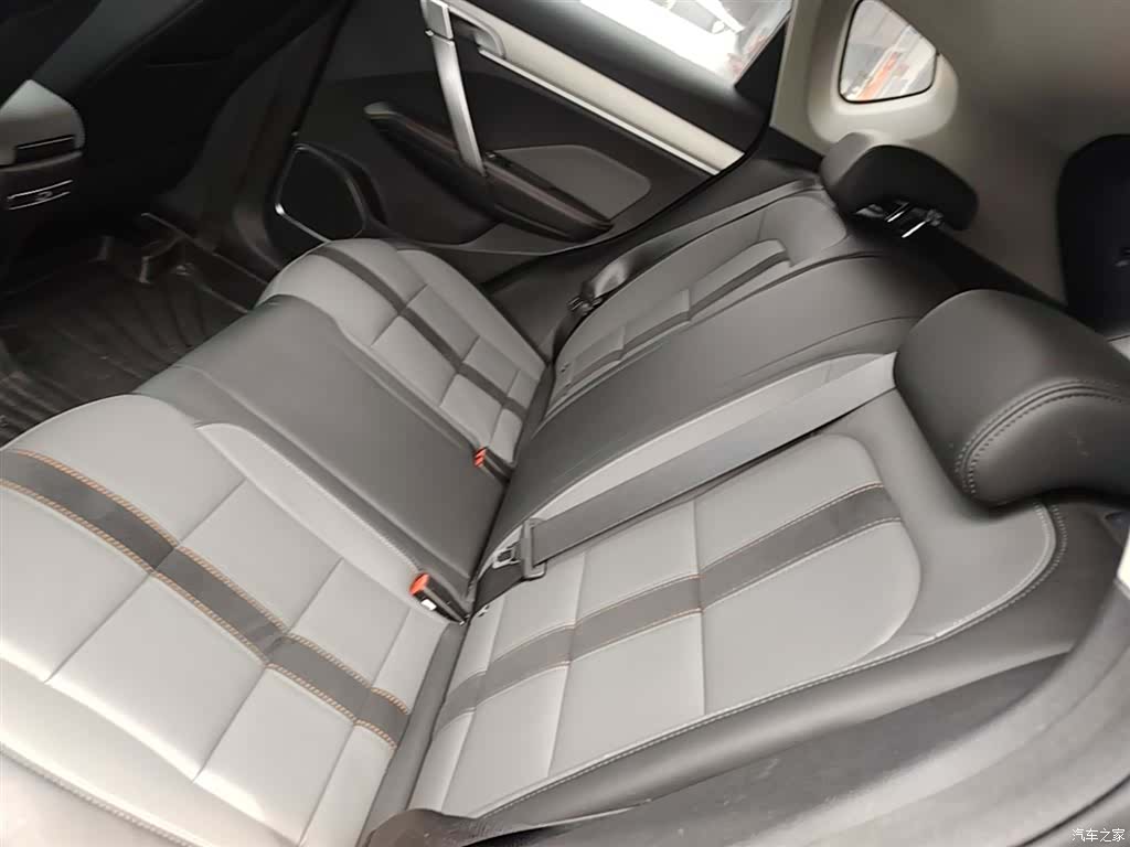 Geely Coolray, 2024 17