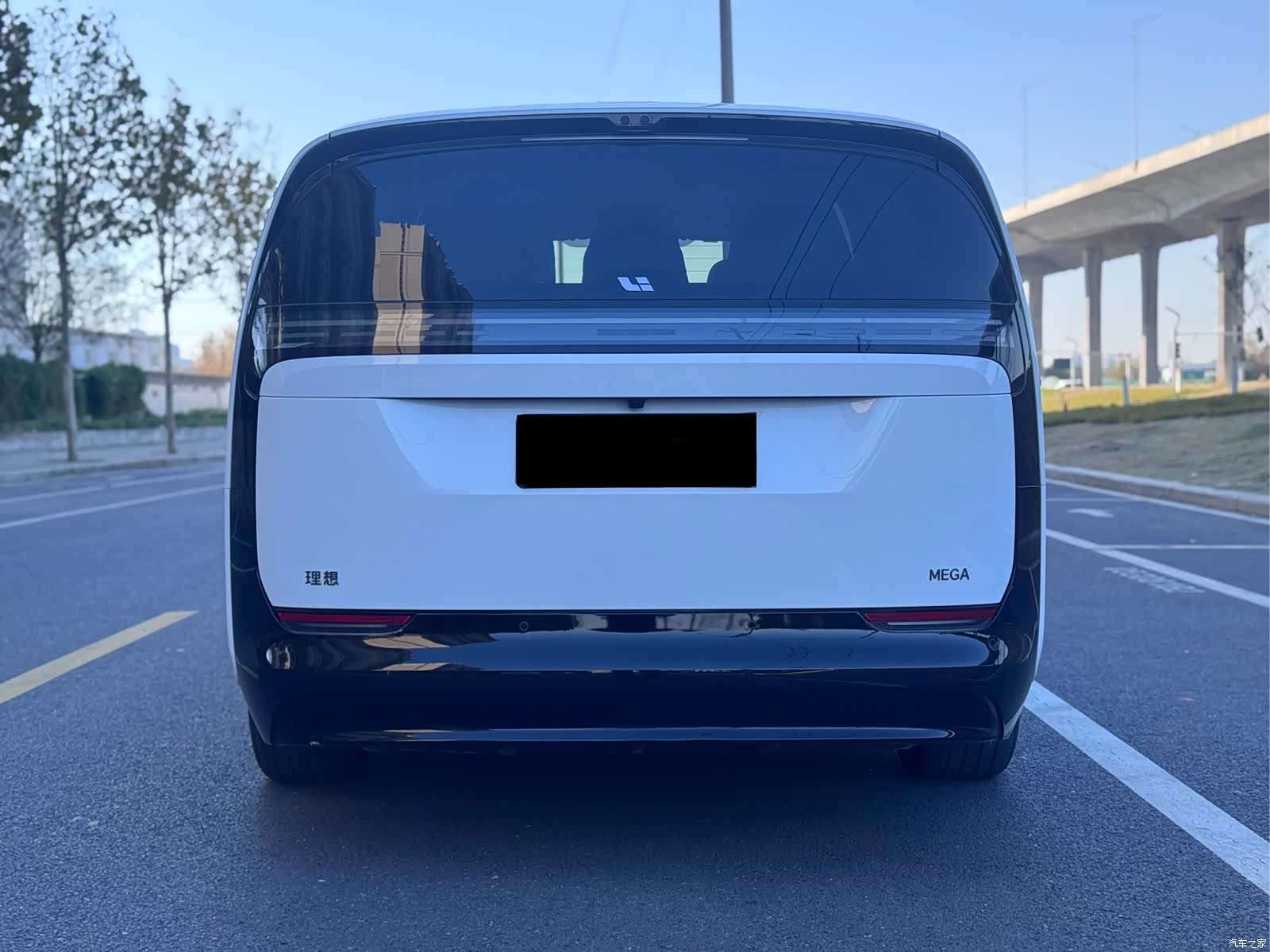Li Auto MEGA, 2025 9