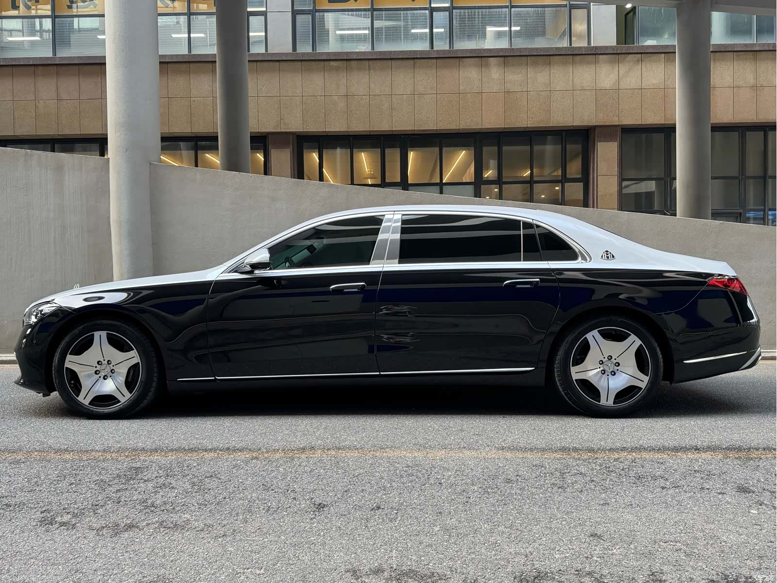 Maybach S-Class, 2023 10