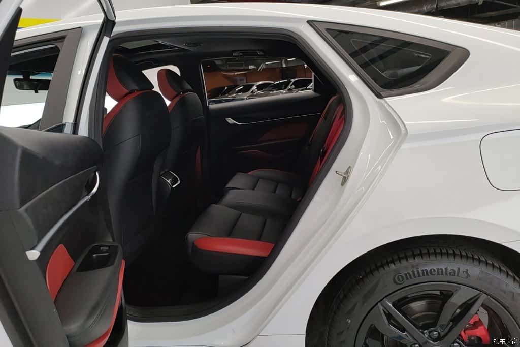 Geely Binray, 2022 11