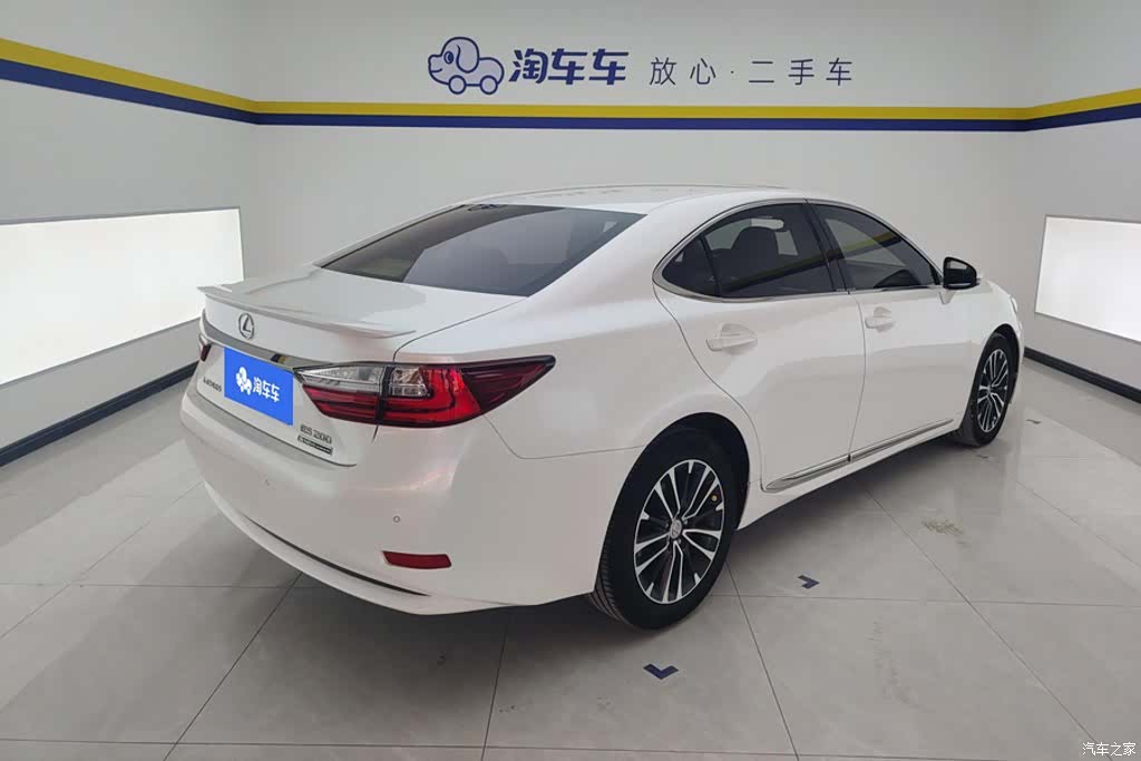 Lexus ES, 2016 3