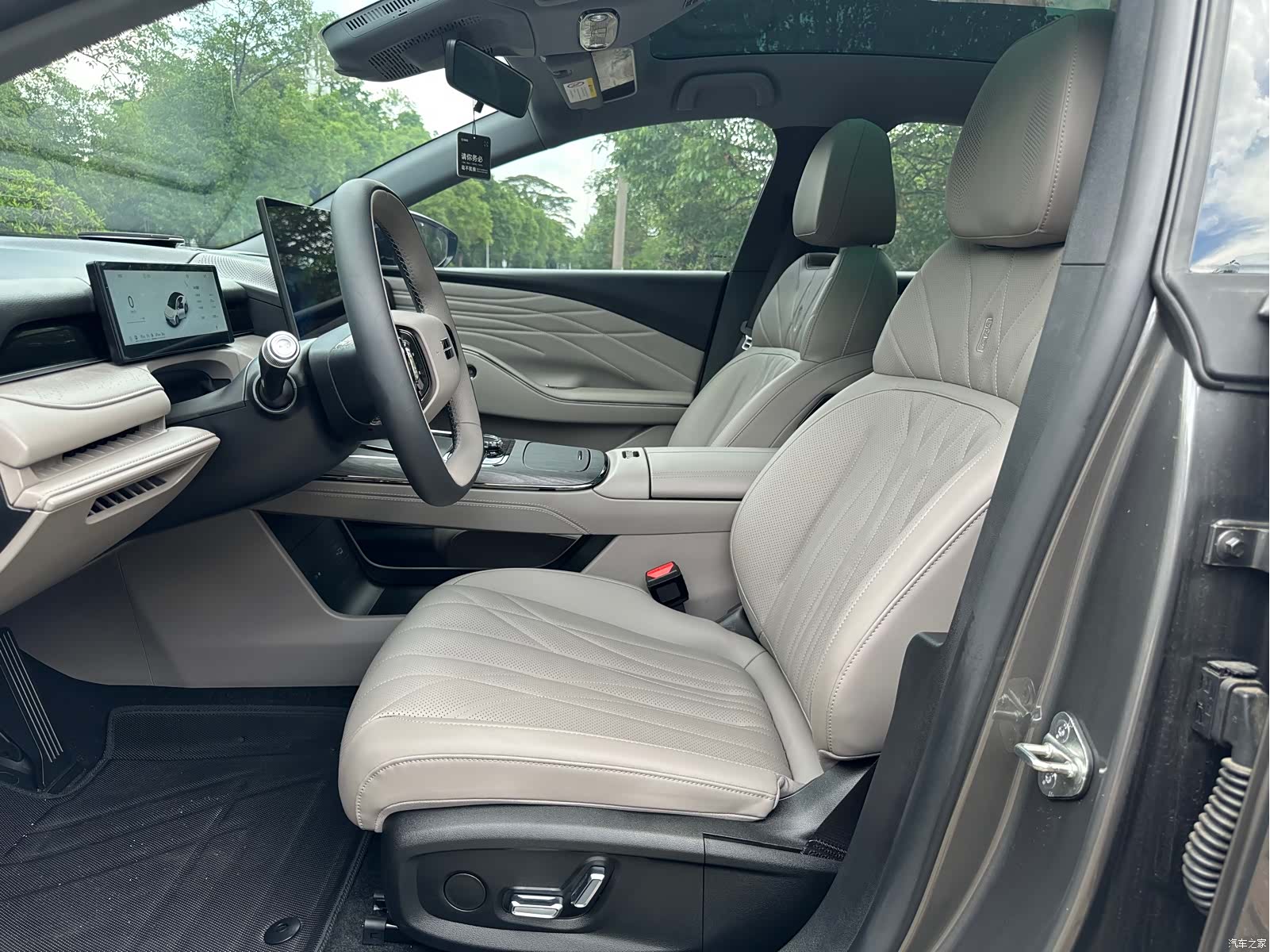 Geely 8, 2025 18