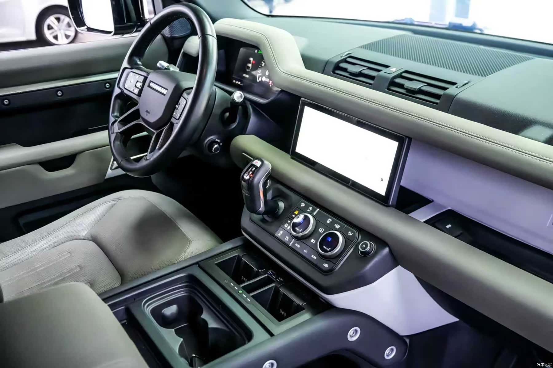 Land Rover Defender, 2021 6