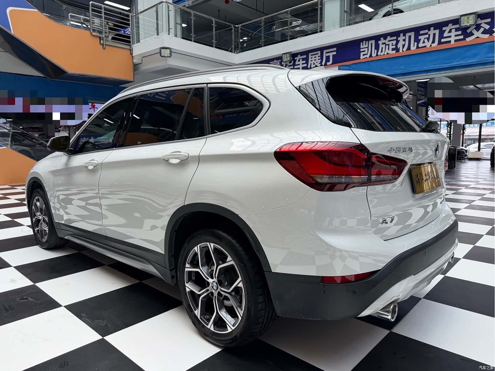 BMW X1, 2022 все фото