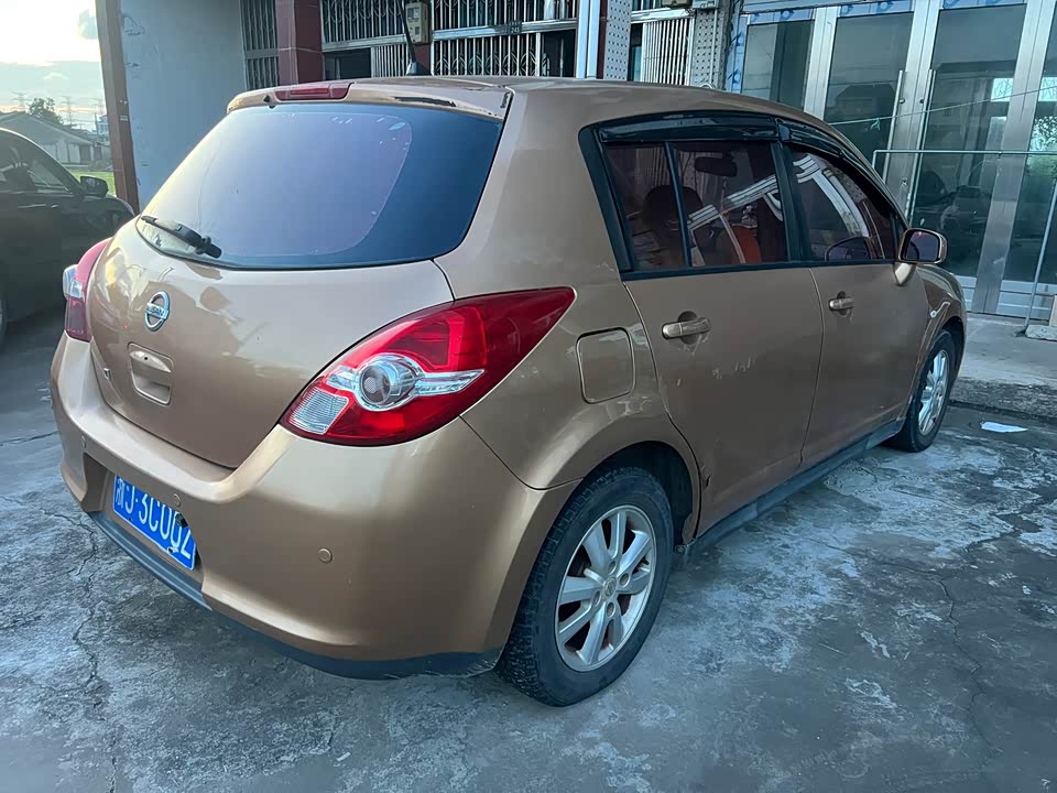 Nissan TIIDA Nissan TIIDA
