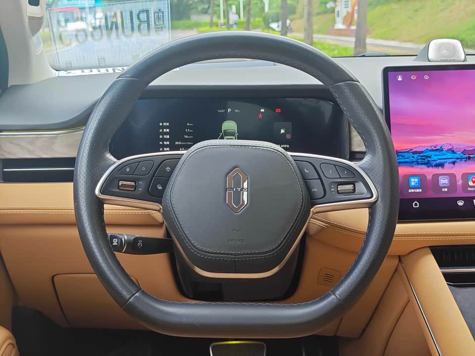 AITO Ask the world M7