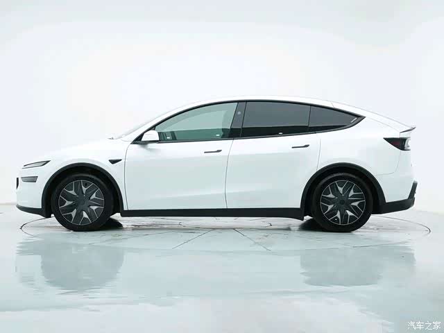 Tesla Model Y, 2025 3