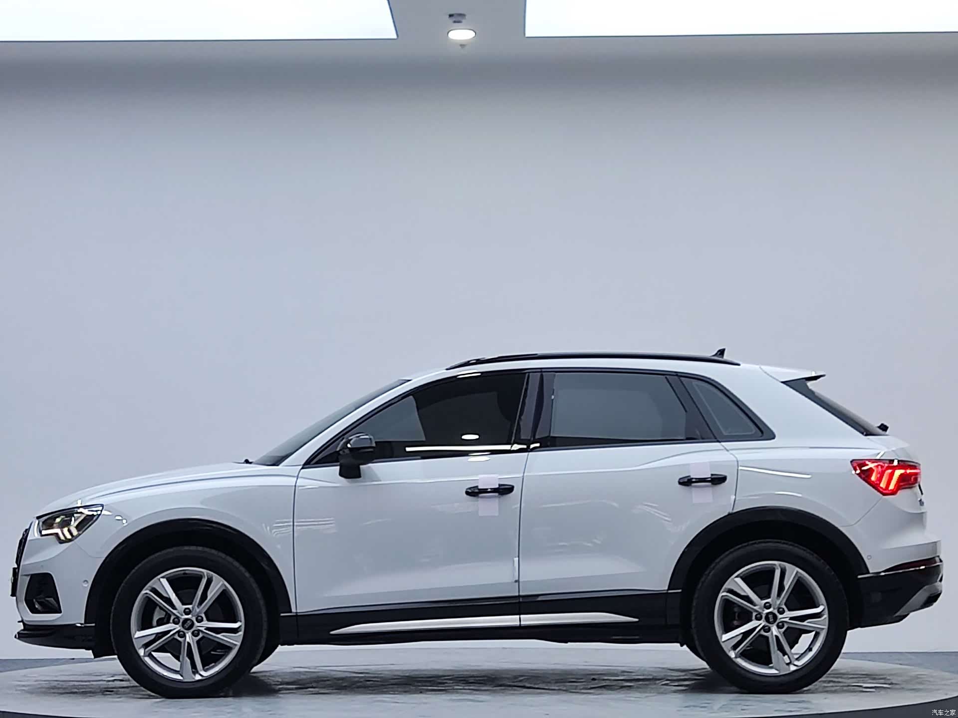 Audi Q3, 2022 4
