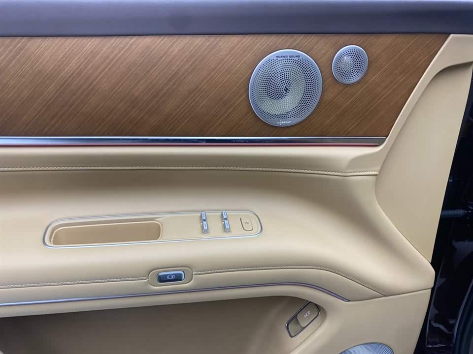 AITO Ask the world M9