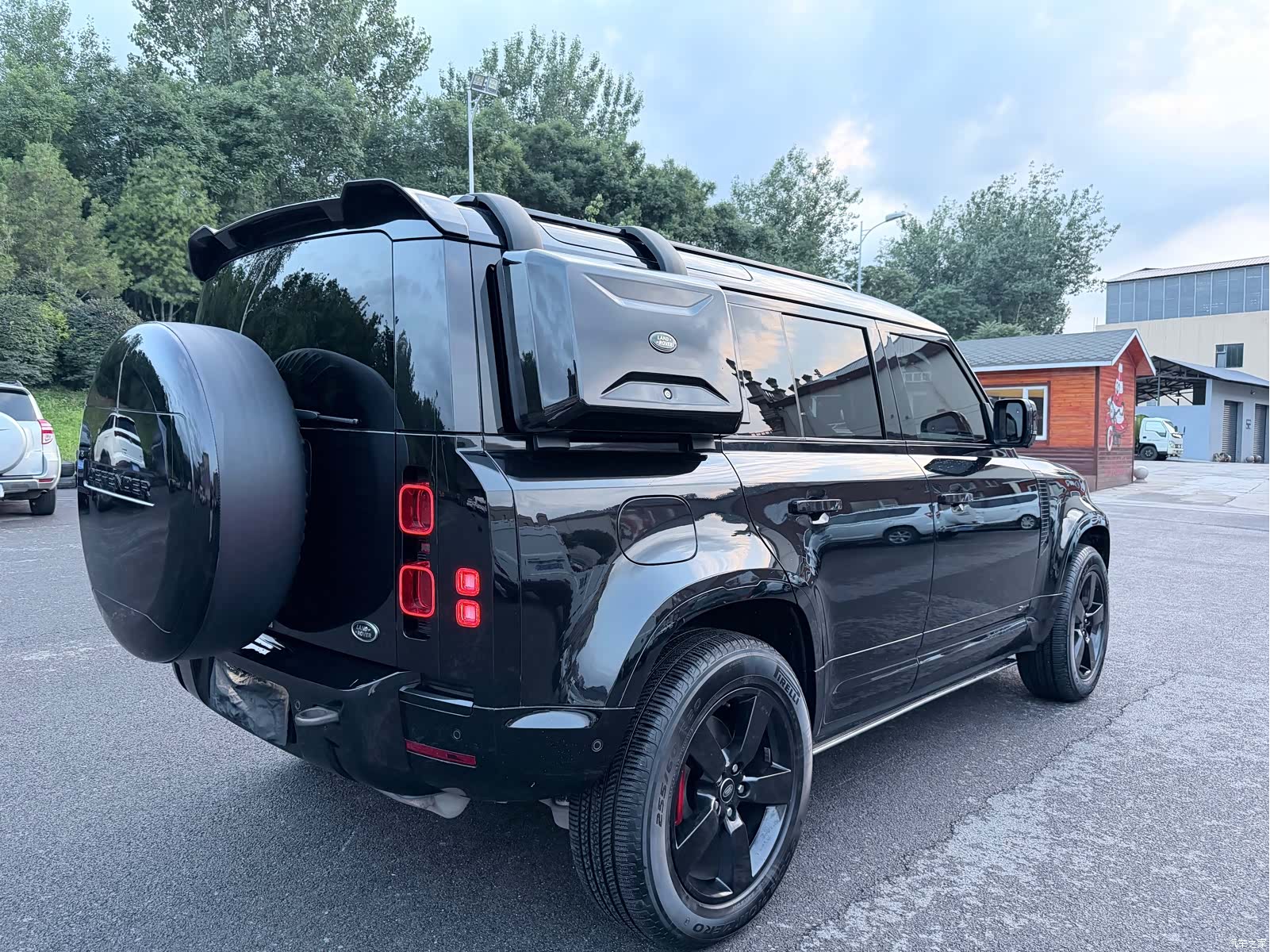 Land Rover Defender, 2021 4