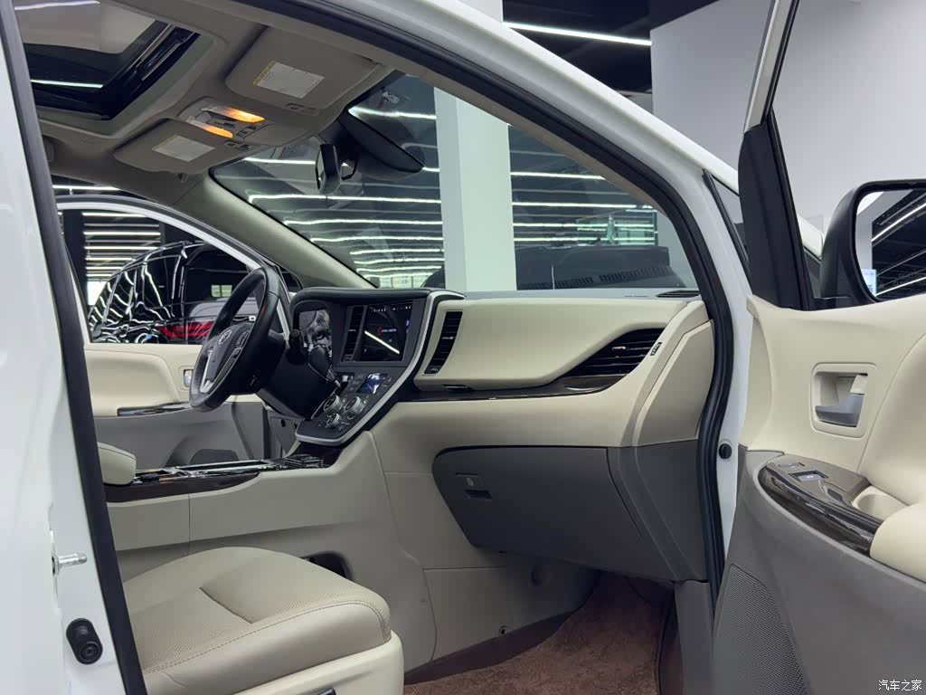 Toyota XLE, 2019 11