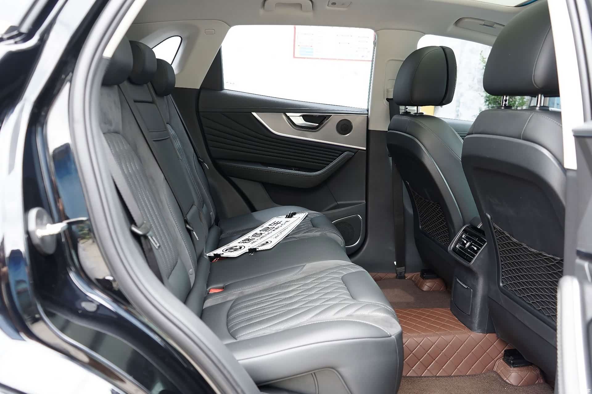Hongqi HS5, 2024 6