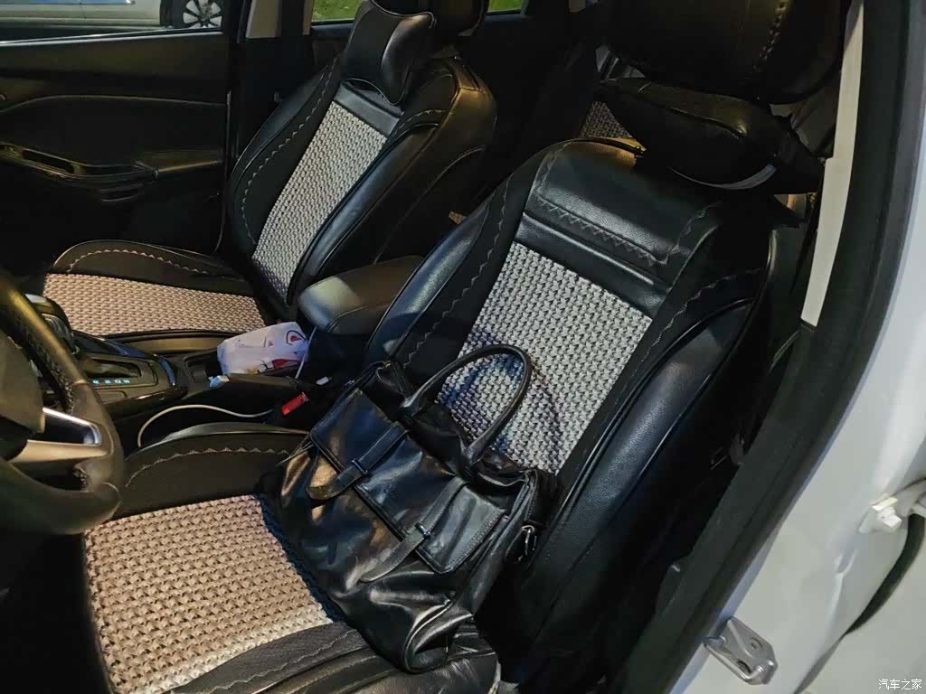 Ford Focus, 2018 12