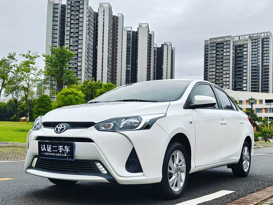 Toyota YARiS L to enjoy