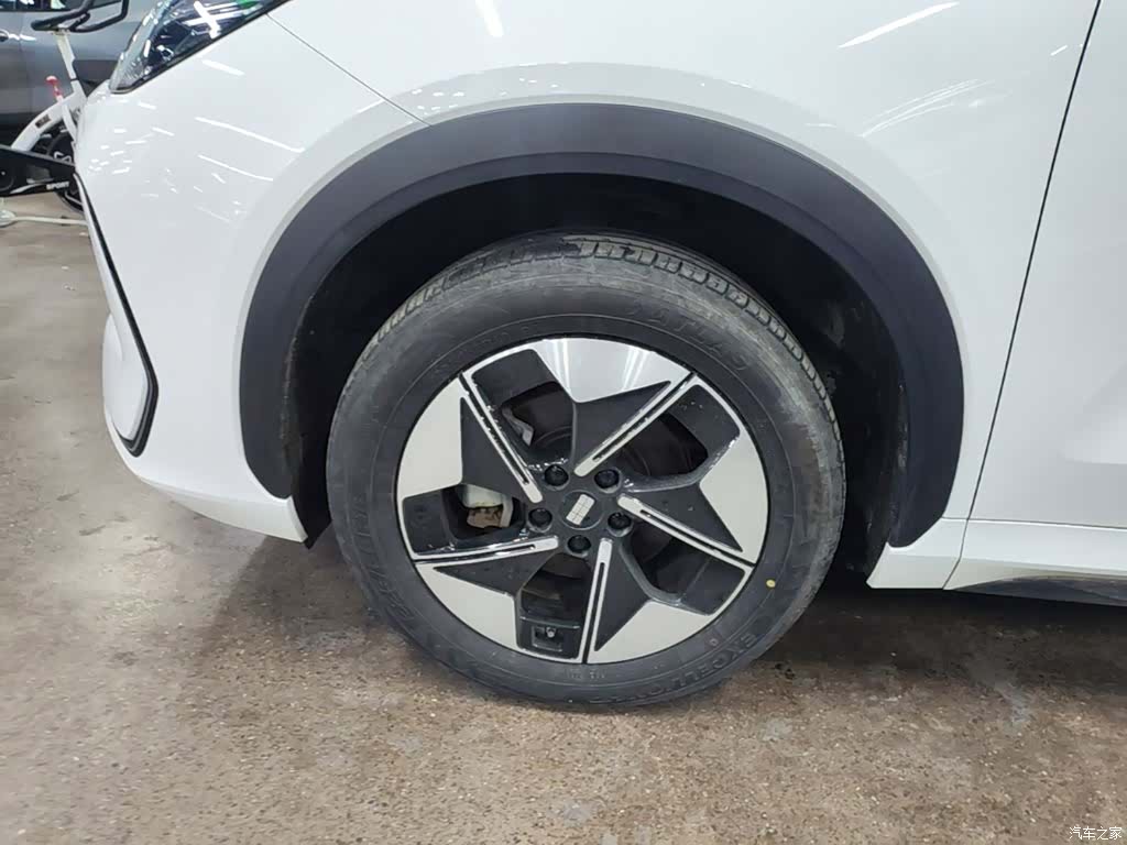 Geely Galaxy E5, 2025 23