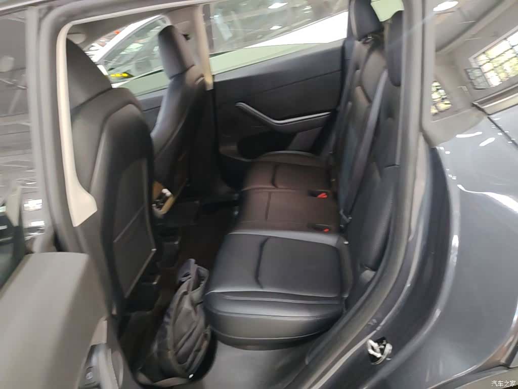 Tesla Model Y, 2023 17