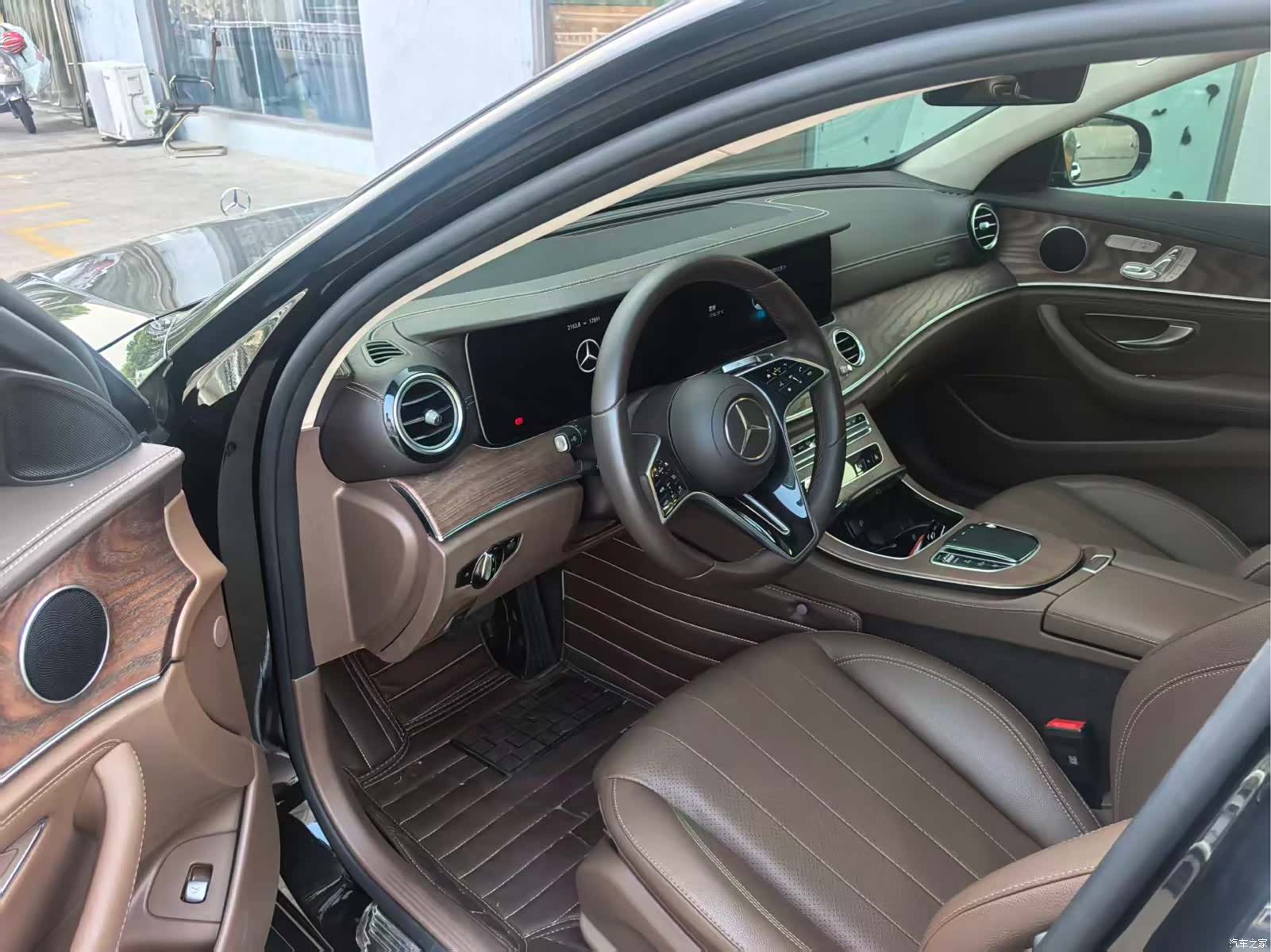 Mercedes-Benz E-Class, 2023 4