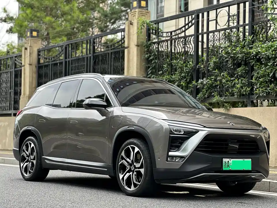 NIO ES8
