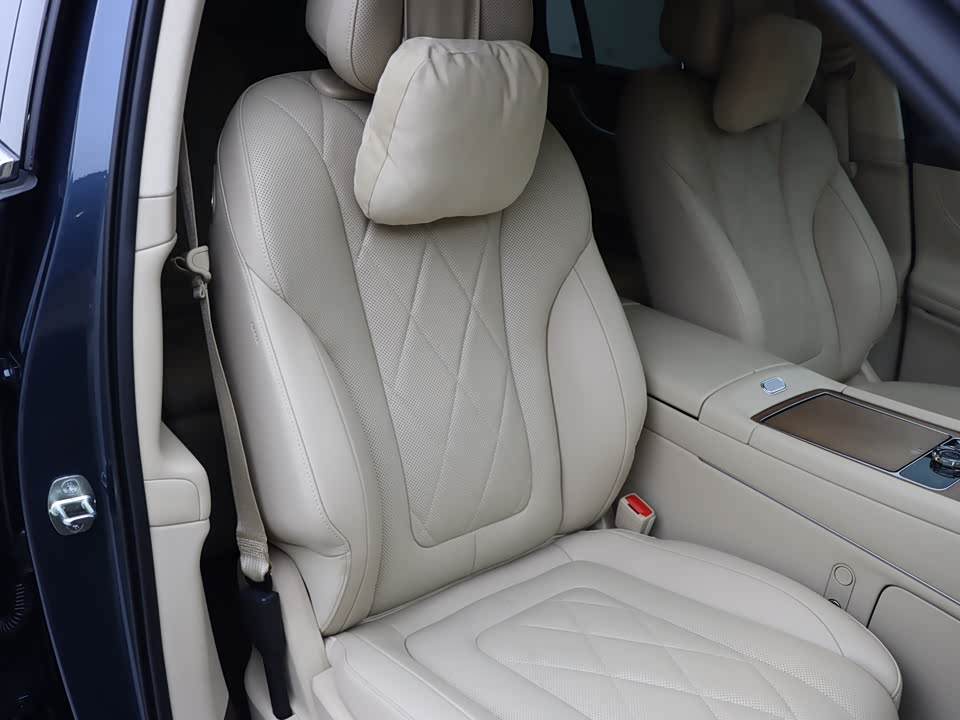 AITO Ask the world M9