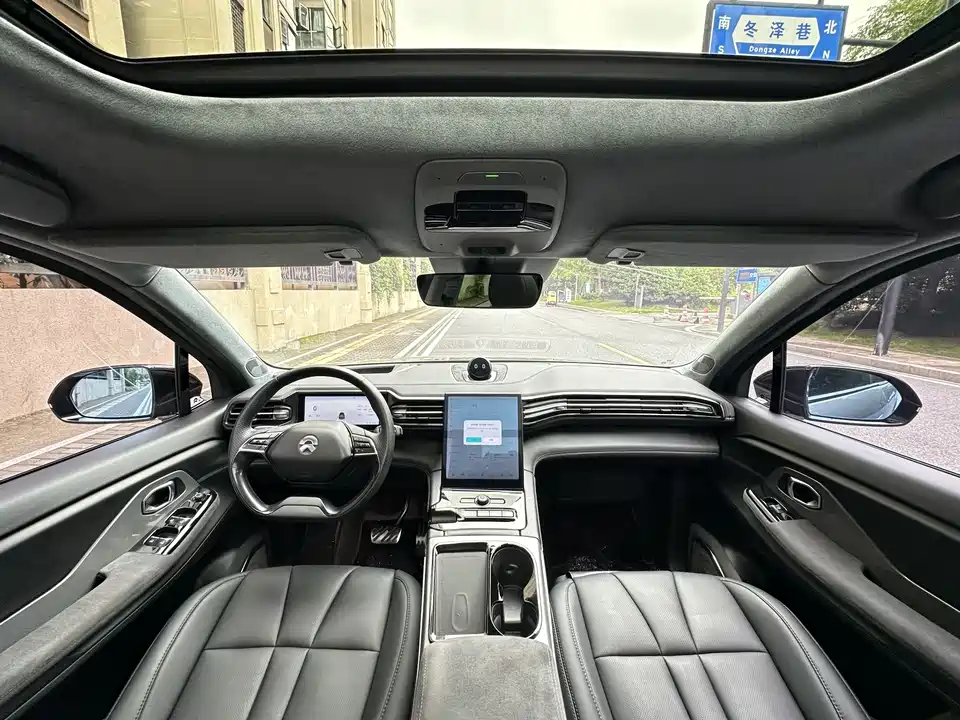 NIO ES8