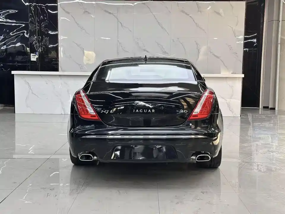 Jaguar XJ
