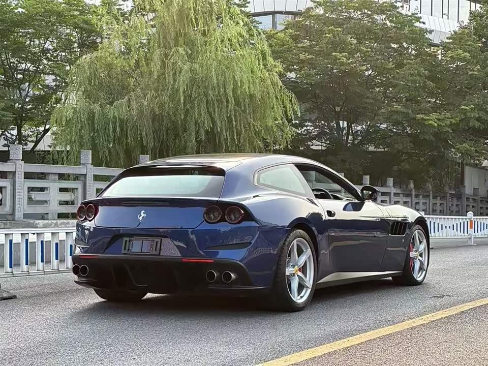 Ferrari GTC4Lusso