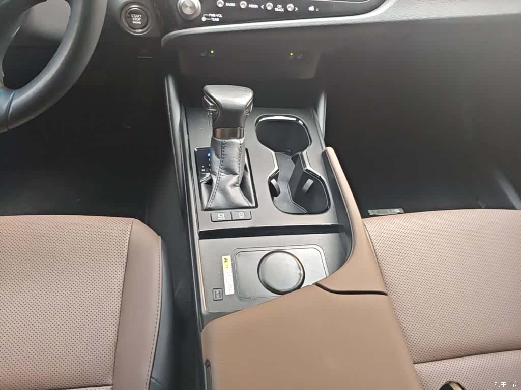 Lexus ES, 2023 14