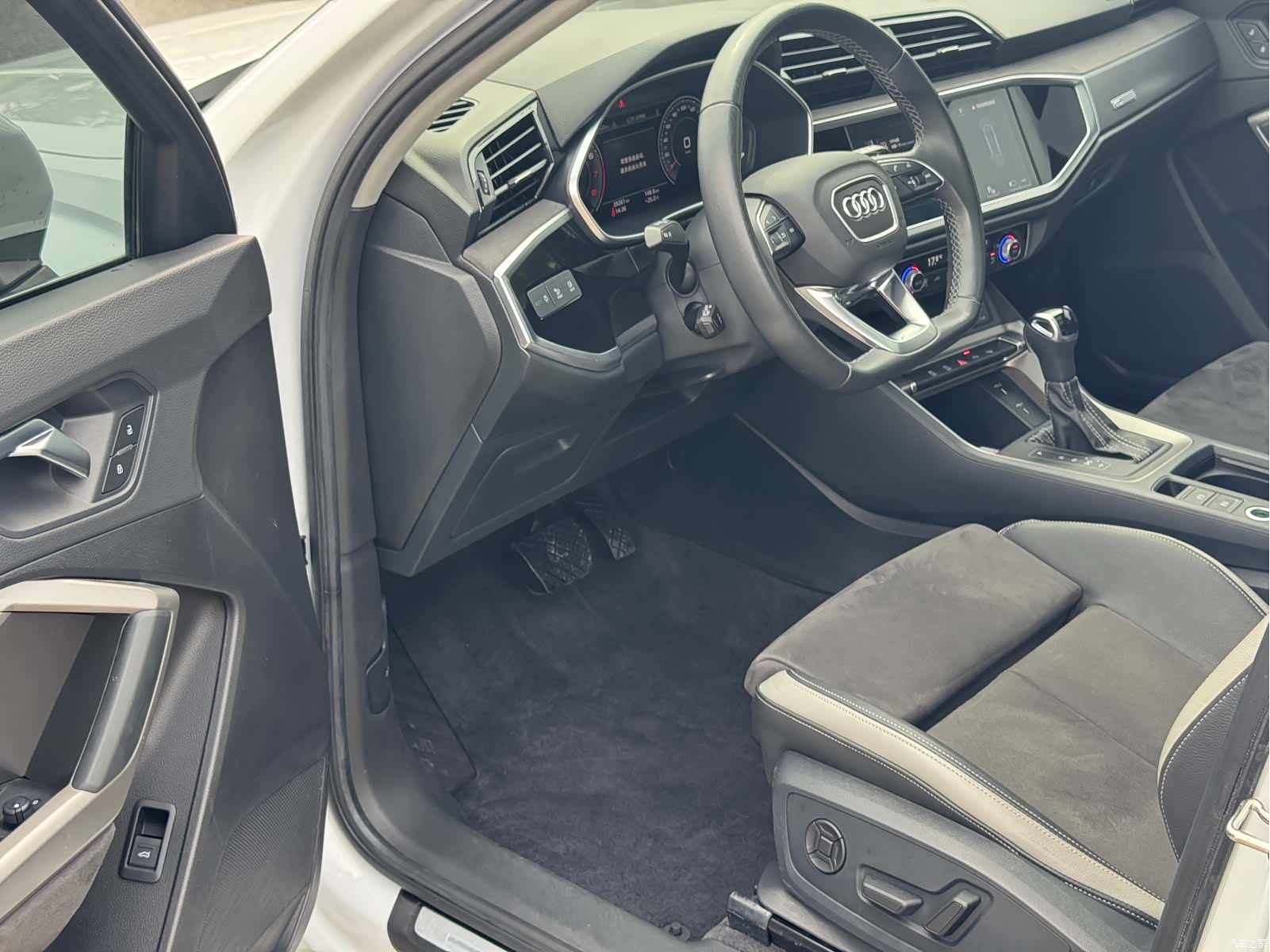 Audi Q3, 2022 12