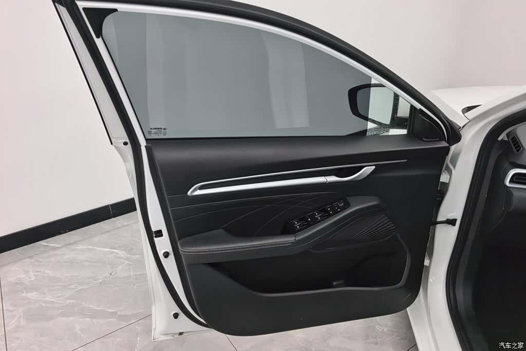 Geely Emgrand, 2025 7