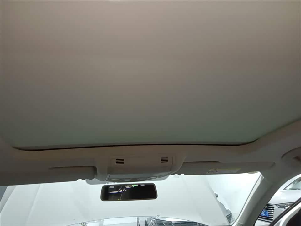 Volkswagen T-ROC exploring Songs