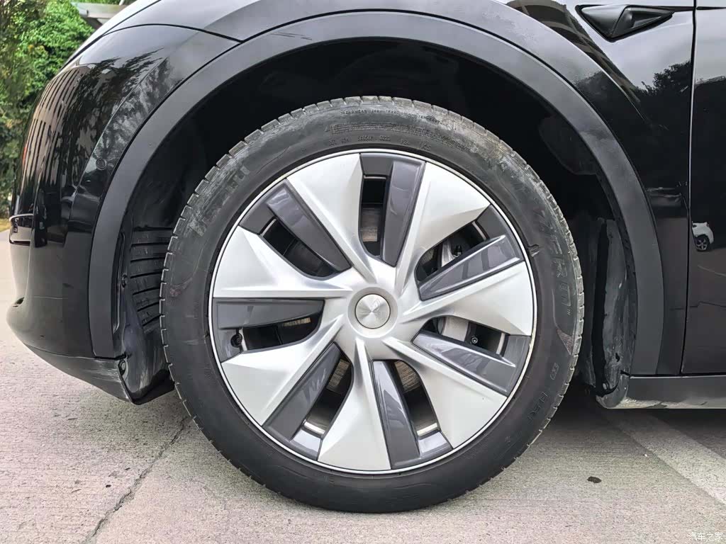Tesla Model Y, 2023 13