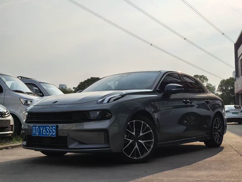Lynk & Co 03 Lynk & Co 03