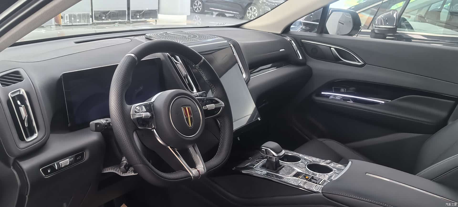 Hongqi HS3, 2026 12