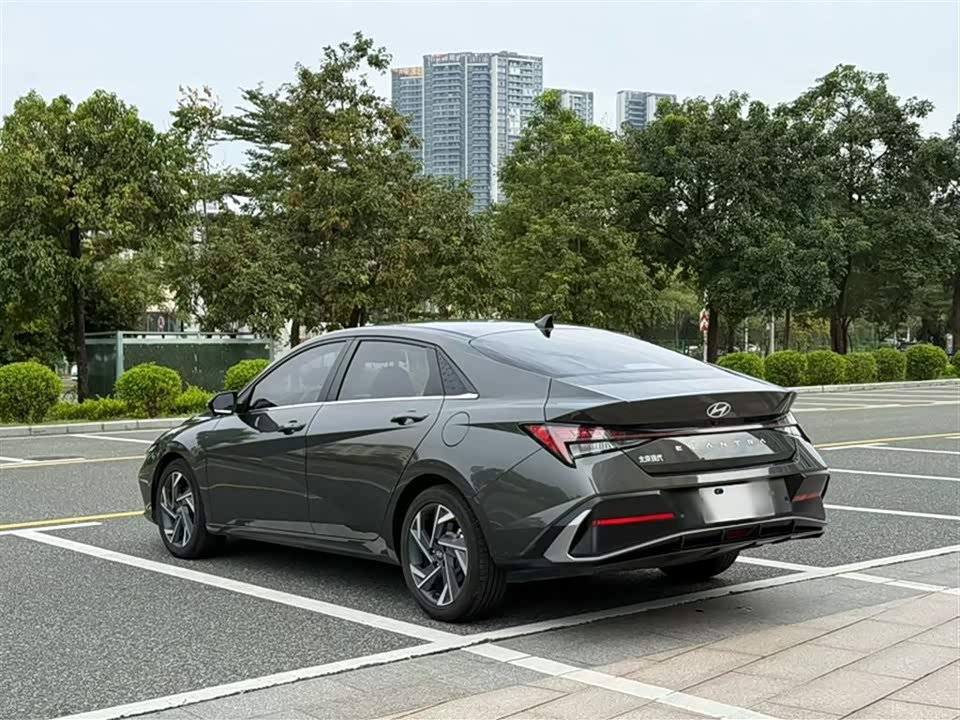 Hyundai Elantra
