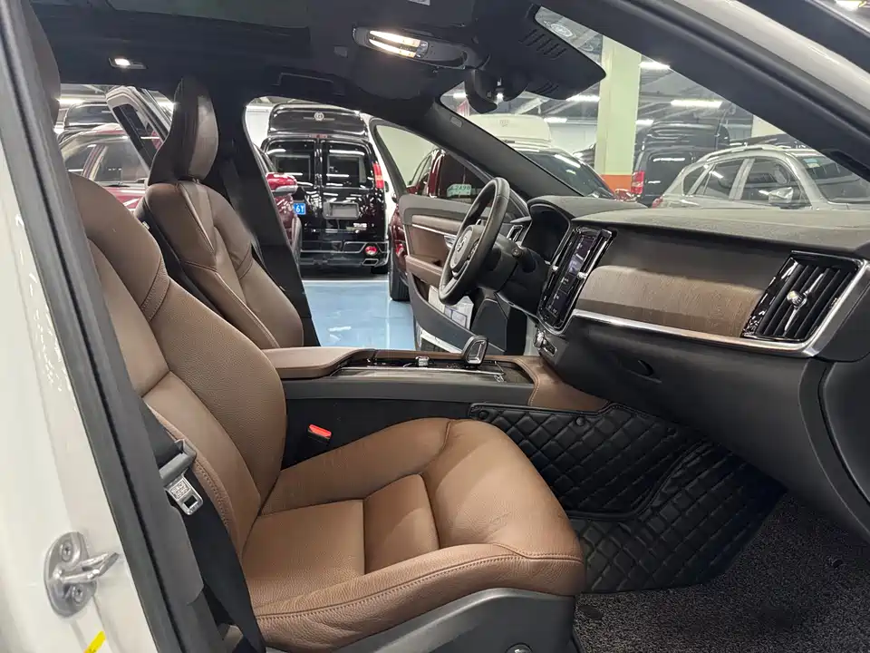 Volvo V90