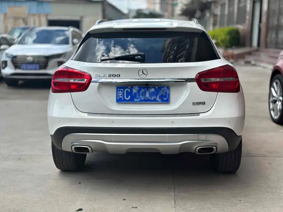 Mercedes-Benz GLA Mercedes-Benz GLA