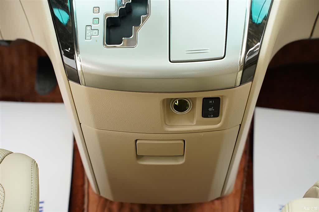 Toyota Alphard, 2012 16