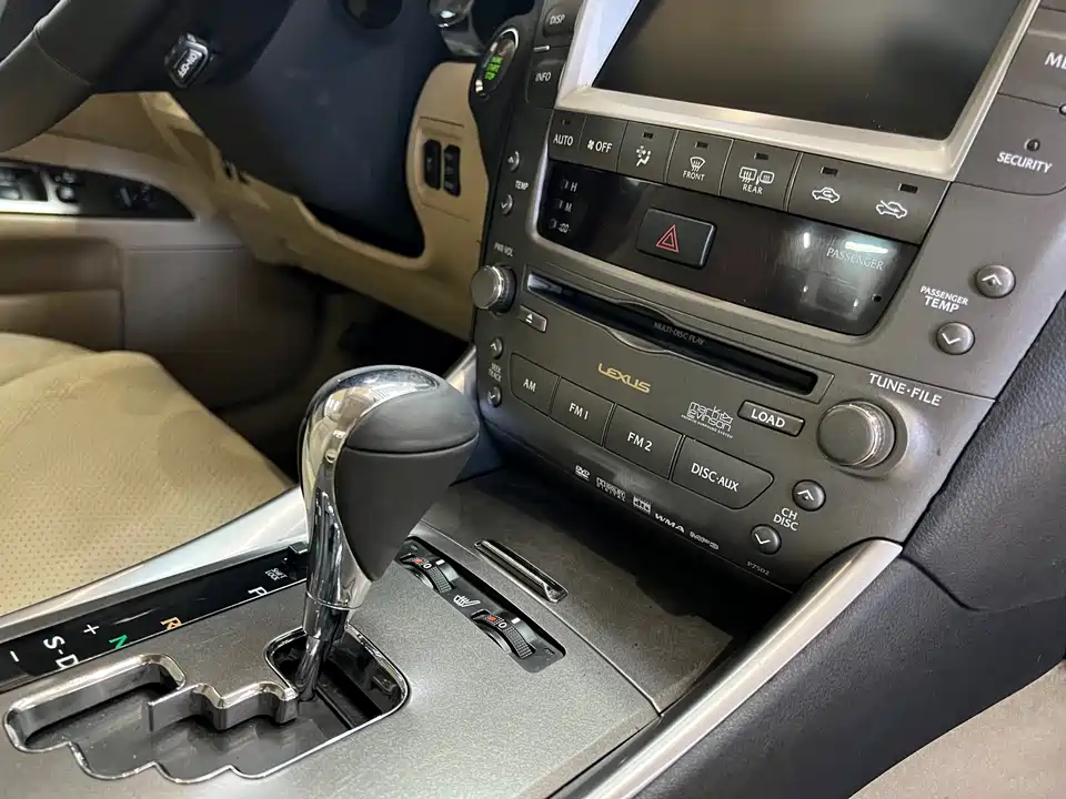 Lexus IS