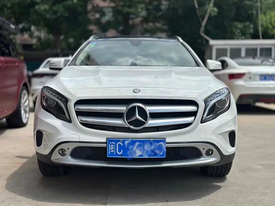Mercedes-Benz GLA Mercedes-Benz GLA