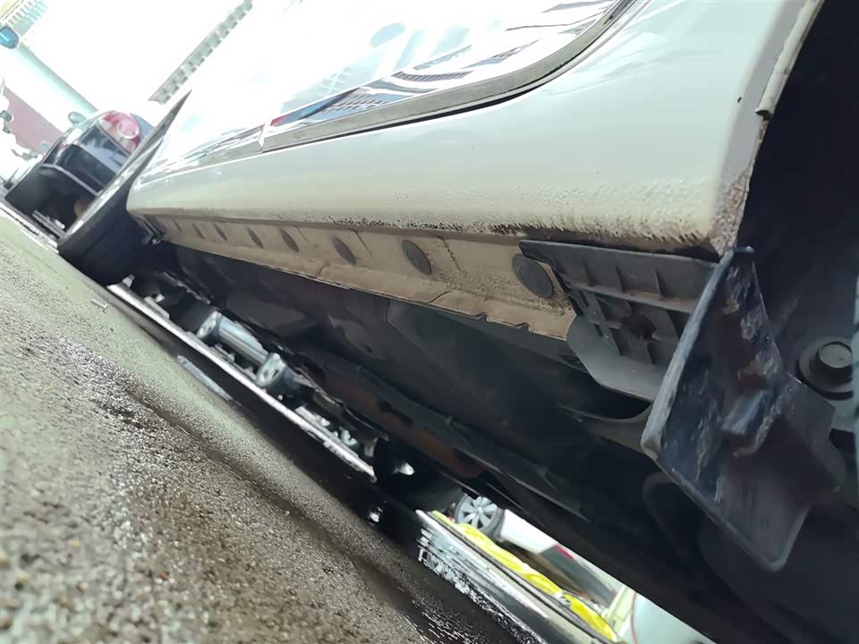 Toyota YARiS L to enjoy