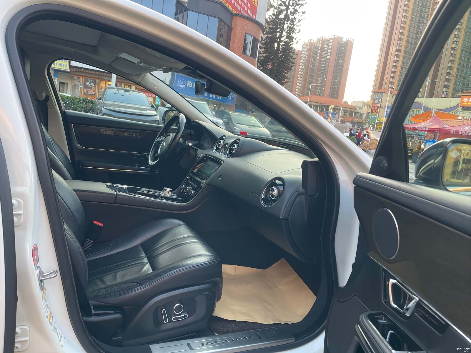Jaguar XJ, 2019 11