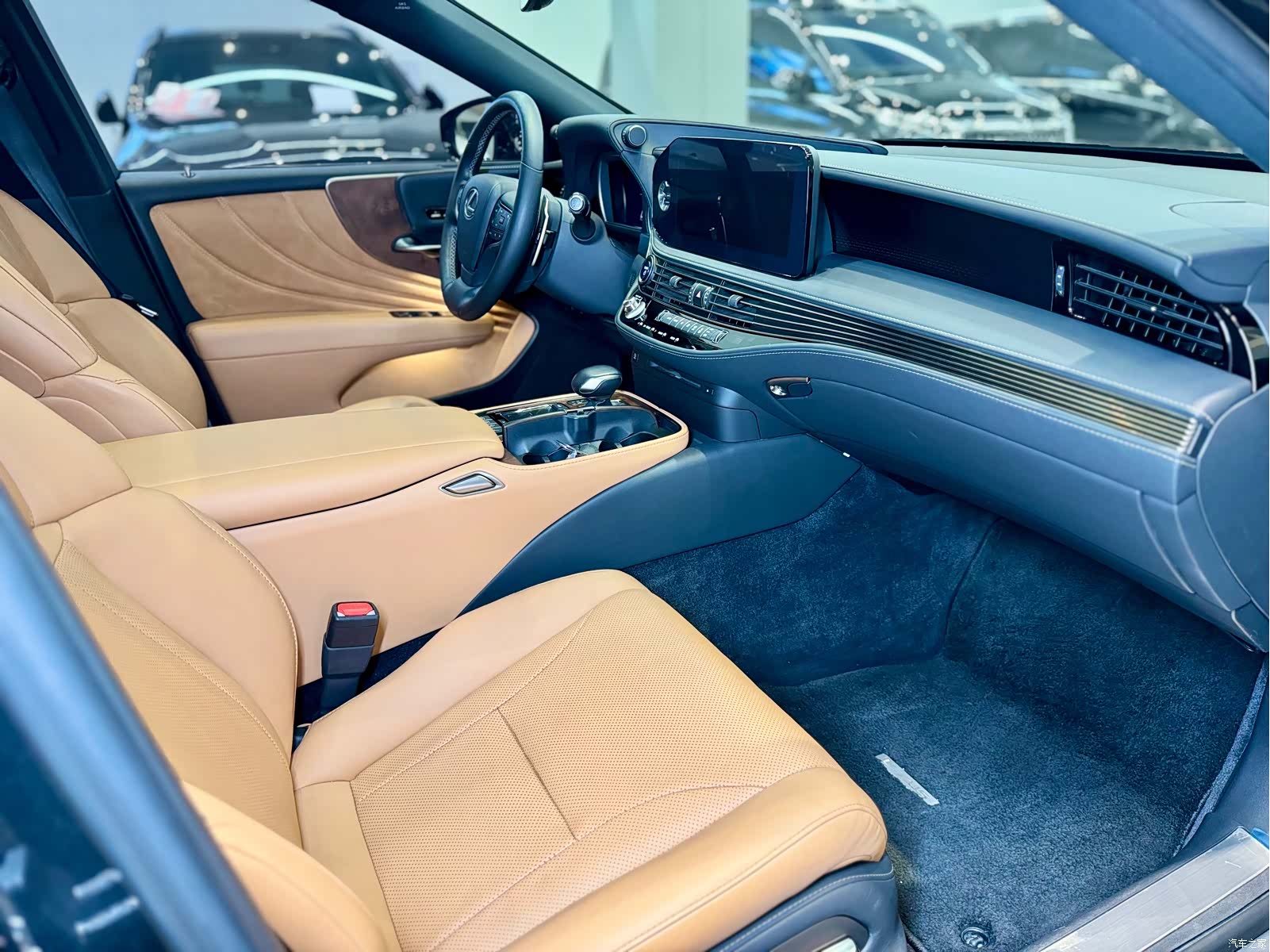 Lexus LS, 2021 9