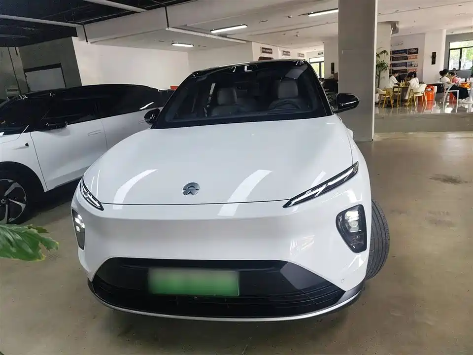 NIO ES8