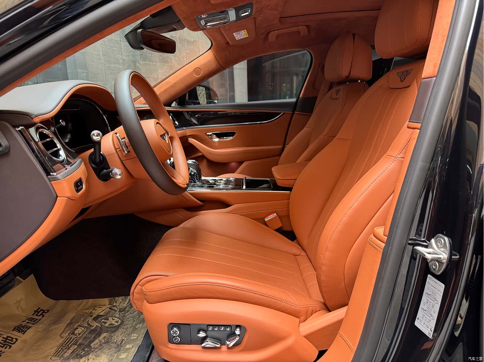 Bentley Flying Spur, 2023 11